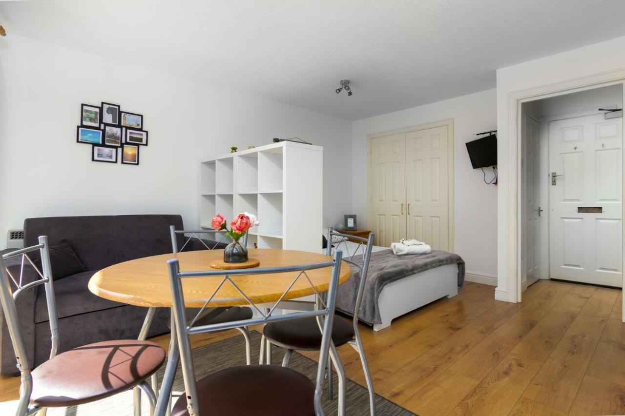 Smart Deluxe Studio Apartment, City And Canary Wharf Connected! 런던 외부 사진